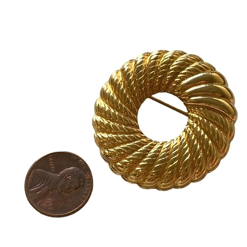 Monet Spinning Wheel Gold Tone Brooch